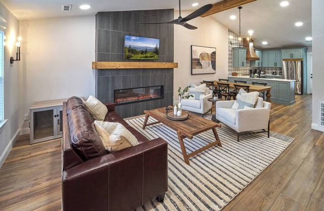 Stunning, Newly Renovated Villa! Close to Strip #2