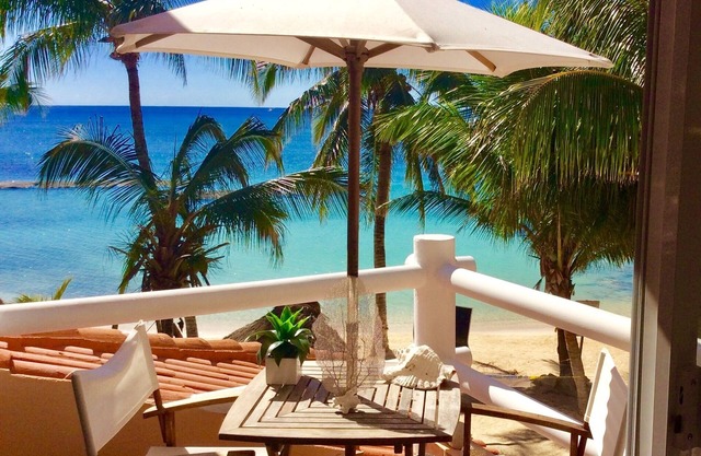 * STUNNING OCEANFRONT * GREAT LOCATION!