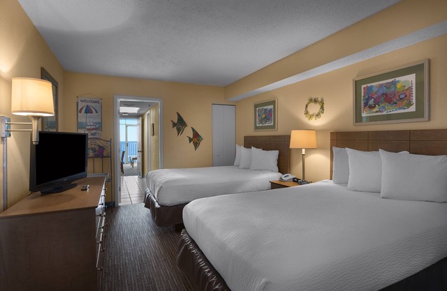 Stunning Oceanfront 1 Bedroom Suite + Official On-Site Rental Privileges