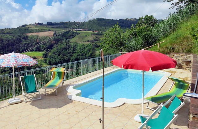 Stunning private villa for 10 guests with A/C, private pool, patio and pets allowed