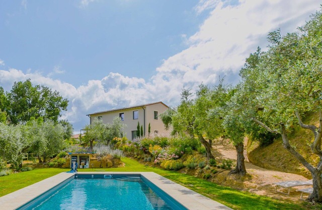 Stunning private villa for 6 people with private pool, WIFI, A/C, TV and patio