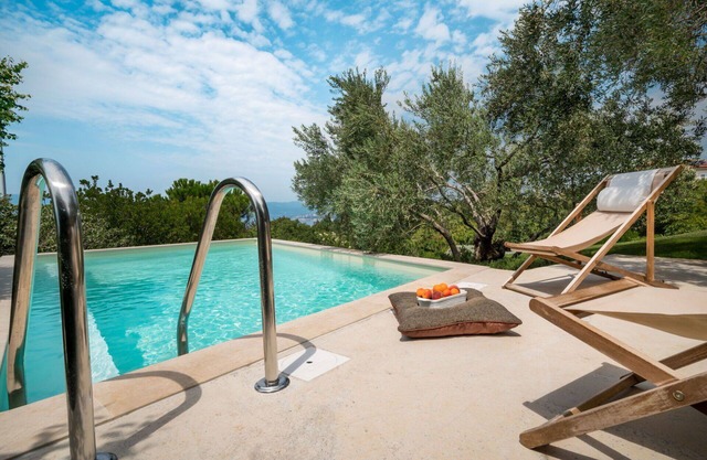 Stunning private villa for 8 people with A/C, private pool, WIFI, TV, terrace and pets allowed