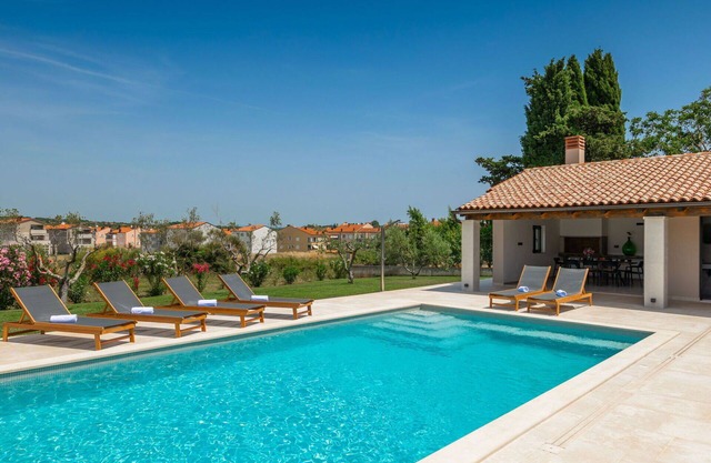 Stunning private villa for 6 people with hot tub, WIFI, private pool, A/C, TV and terrace