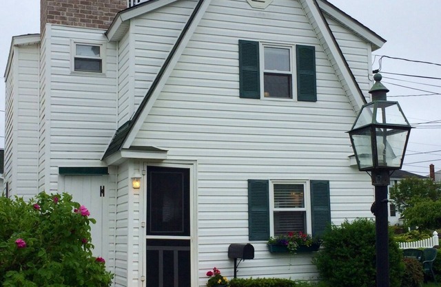 Stunning Views from Roof Top Deck, 50 Steps to Beach