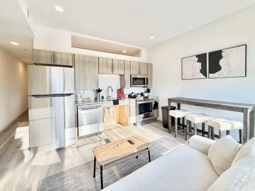 Stylish 1Br King with Gym in the Heart of Old City