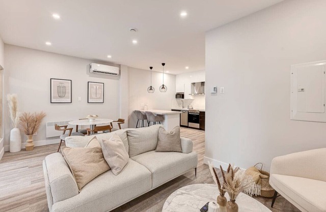 Stylish 2BR - with rooftop terrace Plaza St-Hubert