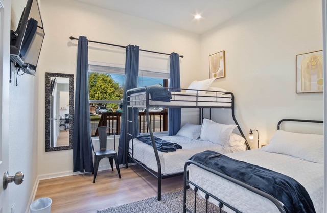 Stylish 3BR 2BA Urban Retreat Near Lively Downtown