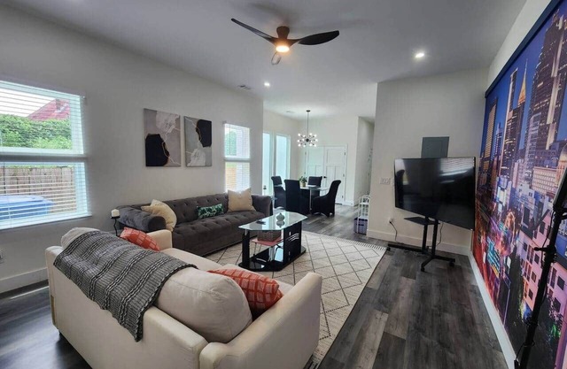 Stylish 3BR Apt w/King Suite