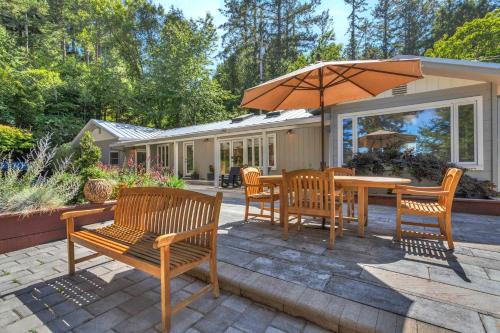 Stylish 3BR Retreat Close to Coast & Wineries