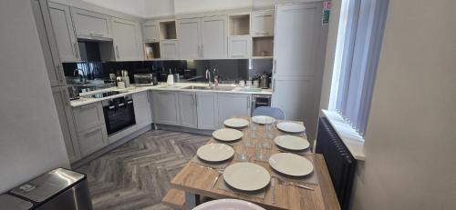 Stylish 4 bed in Central Conwy
