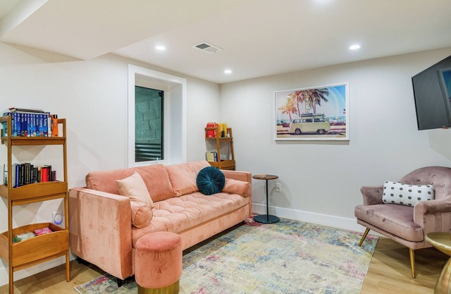 Stylish DC Apartment in Prime Location!