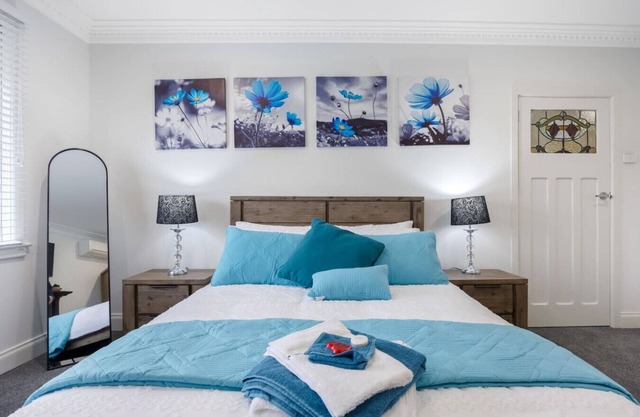 Stylish Home 5min drive to Sovereign Hill & Lake