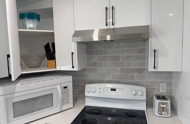 “Stylish Home Near Social Amenities | Free Parking + Garage” in SW Area, Calgary