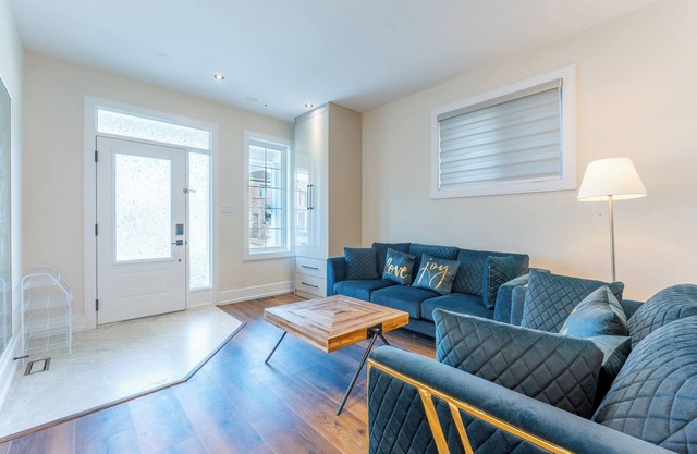 Stylish & Luxe ~ 4BR, 3.5WR ~ Brampton