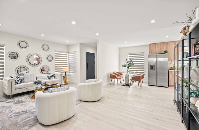 Stylish New Home Bright Modern Fully Stocked