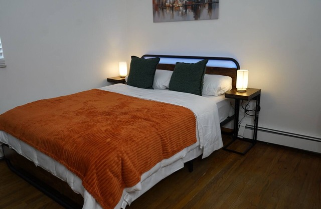 Stylish Stay, Steps to NYC - ROOM