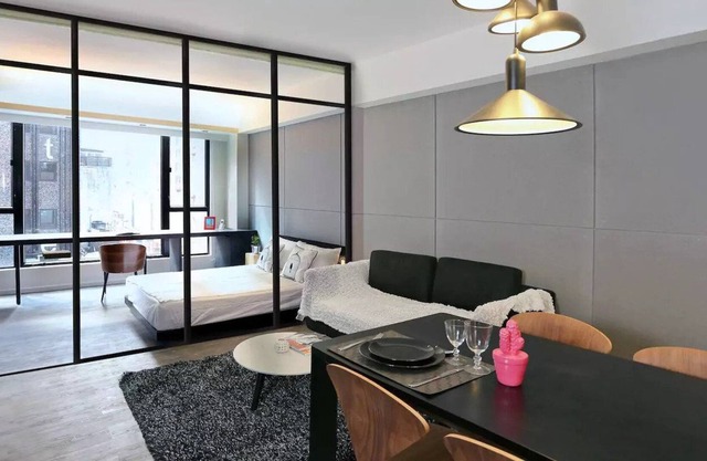 Stylish studio apartment near Causeway Bay [1]