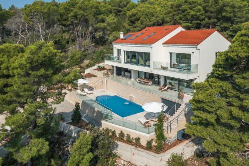 Stylish Villa Hera Lumbarda Sleeps 10 with Private Pool