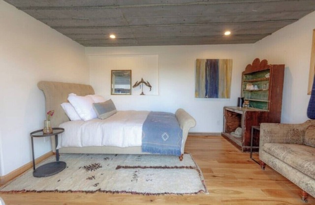 Suite IIII @ Oakbones Round Top