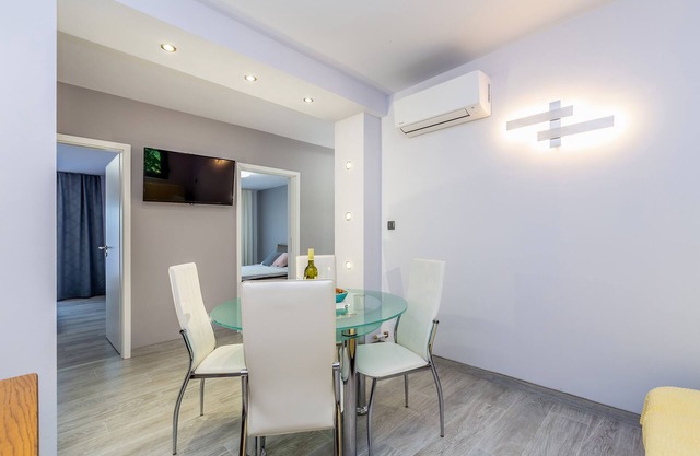 Suite& Pool (without kitchen)