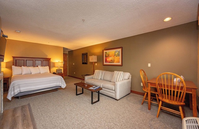 Suites at Silver Tree: A122 Studio Standard View