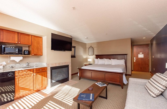 Suites at Silver Tree: A210 Studio Standard View