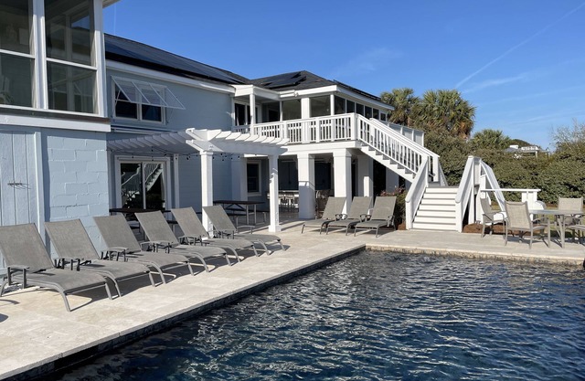 Sullivan's Island Oceanfront Home with Pool. Summer Friday-Friday