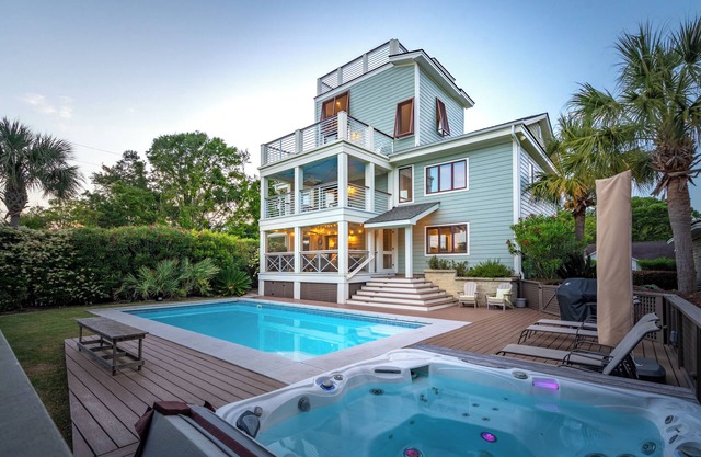 Sullivans Island Luxury 30 Day rental, Pool, Hot Tub, & Rooftop deck - 1502 Poe Ave