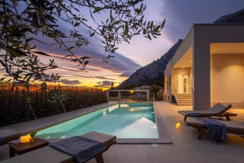 Summer House Lea - Villa with heated pool and sea view