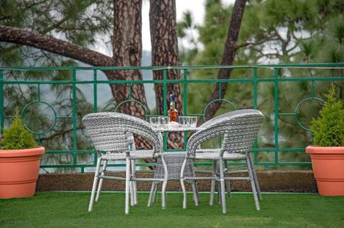 Summer Pine Dharampur Kasauli l Holidays Vataion