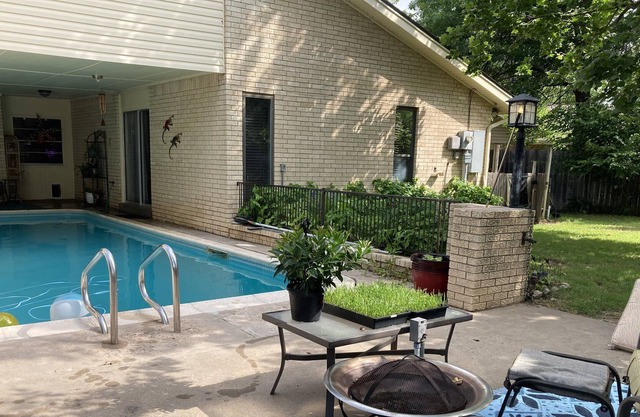 Summerlin Suite private entrance & pool! Must love dogs. 🐾