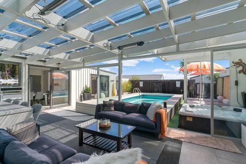 Sun Kissed Pool Villa - Mangawhai Holiday Home