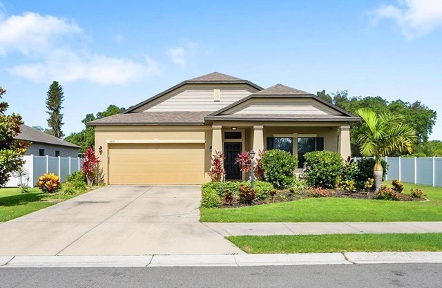 Sun-Kissed Serenity: Unwind in Palmetto, Florida's Premier Retreat