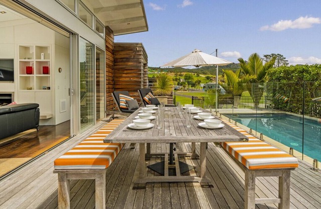 Sun Seekers Paradise - Whangapoua Holiday Home