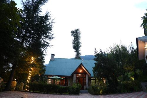 Sundazed Cottage by Edenhomes