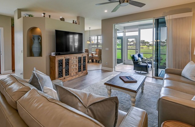 Sunny Naples Townhome w/Lanai & Pool Access!