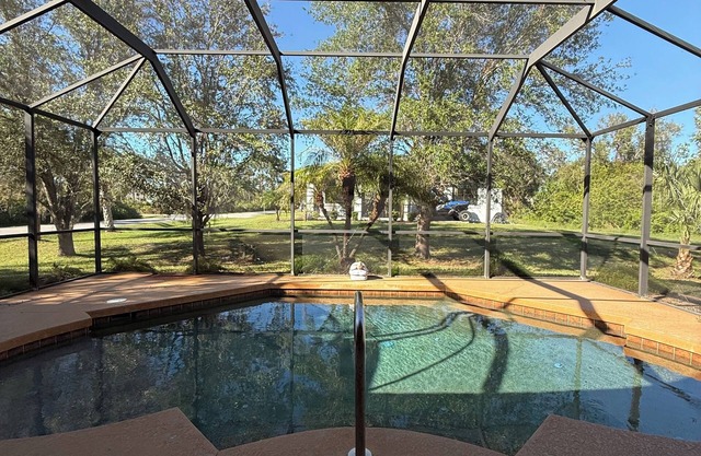 Sunny Pool Home close to Warm Mineral Springs