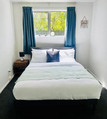 Sunny private room with private bathroom
