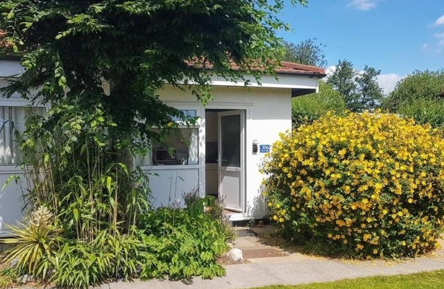 Sunny View, 2 Bedroom Chalet on the 4* Welcome Holiday Park in Dawlish Warren