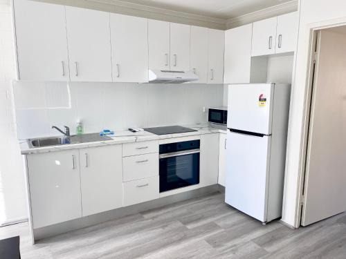 Sunrise Apt 3 - Bright 1BR - Upstairs - Pool View