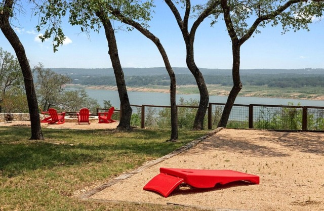 Sunrise Lodge on Lake Travis