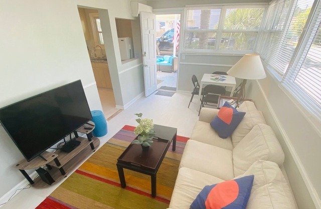 Sunset Beach Treasure Island 3/2 Wi-fi Parking AB
