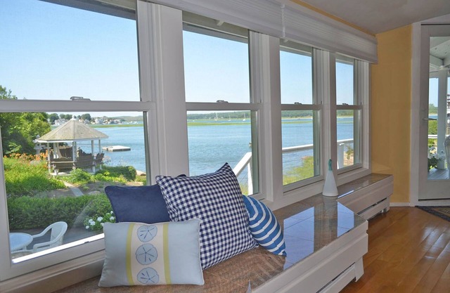 Sunset Cove: Waterfront at Goose Cove