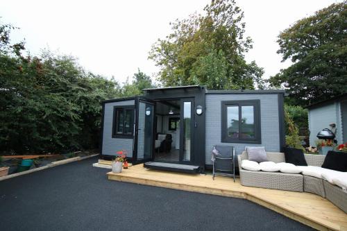 Sunset Retreat Cabin, Hot Tub & Garden views