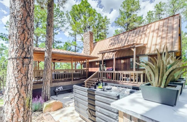 Sunsets & Lattes: Hot Tub/Decks/Views/Mtn Luxury