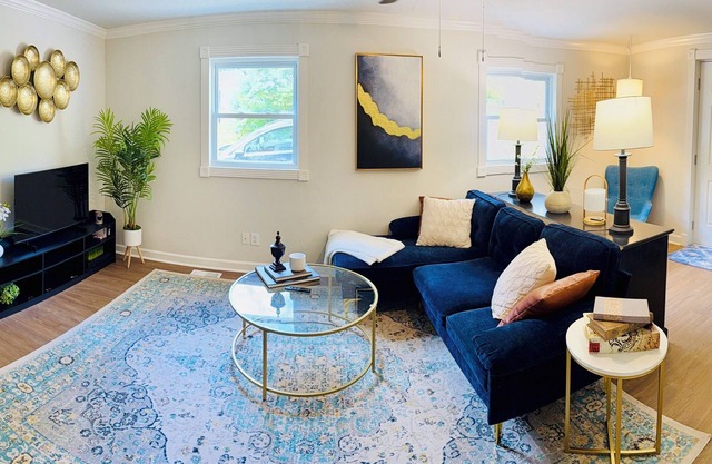 Super Cute 3BR home- Great Location! Walk to Levno & Carter-Finley