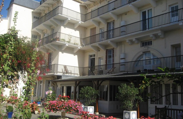 SUPER FRONT de MER, Luc sur mer. Crossing. DOUBLE EXPOSURE