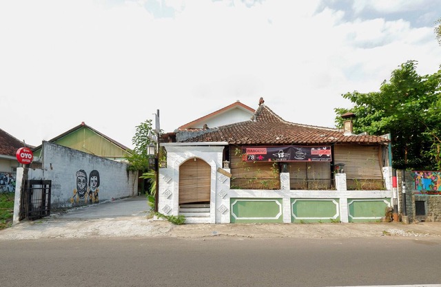 Super OYO 4016 Tan Jokteng Guest House