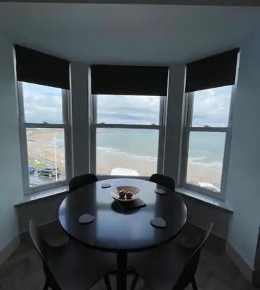 Superb 2 Bedroom Sea View Flat
