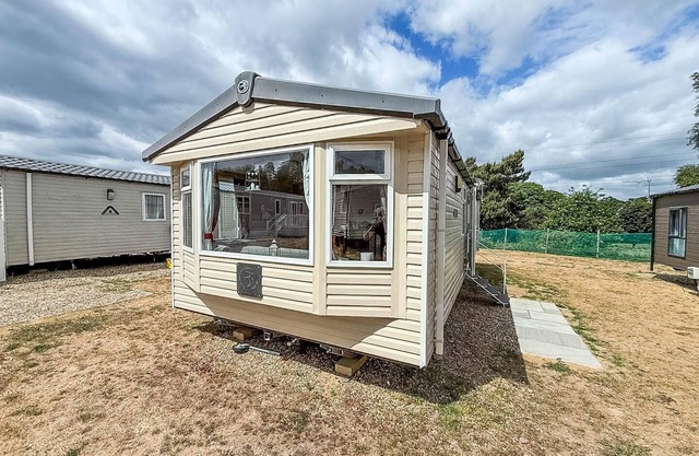 Superb 8 berth caravan at Caldecott Hall Country Park, Norfolk ref 91055C